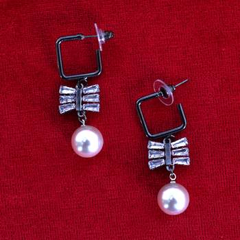 Black STYLISH Designer Earrings White Pearl 1