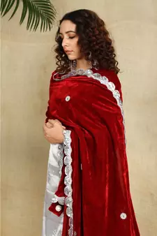 Red velvet duppatta with beautiful laces all over and pillow tassels