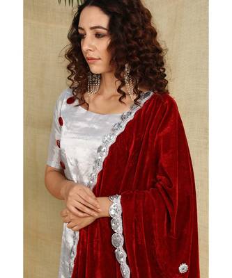 Red velvet duppatta with beautiful laces all over and pillow tassels 3
