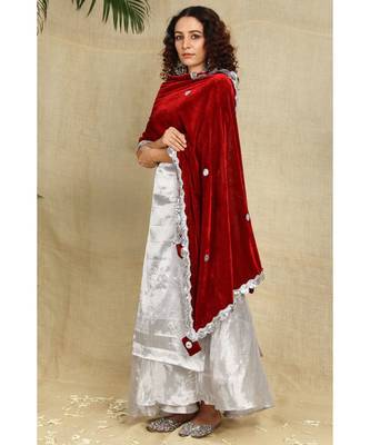 Red velvet duppatta with beautiful laces all over and pillow tassels 4