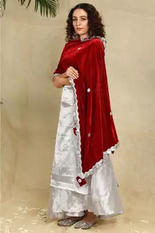 Red velvet duppatta with beautiful laces all over and pillow tassels