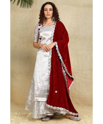 Red velvet duppatta with beautiful laces all over and pillow tassels 1