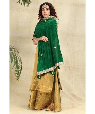 Green velvet duppatta with lace all over and pillow tassels 3