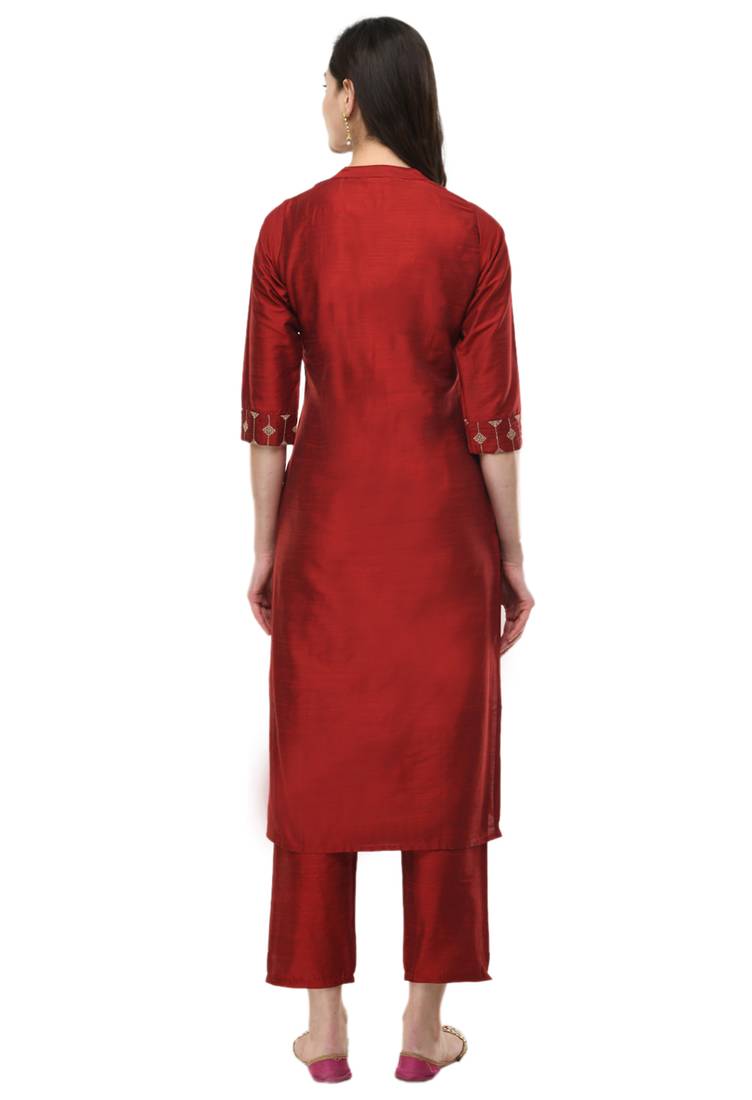 Women Straight Embroidery Silk Kurta With Solid Silk Pant(Maroon)