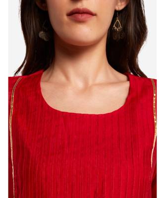Desi Weavess Red Chanderi Pleated Kurta 4