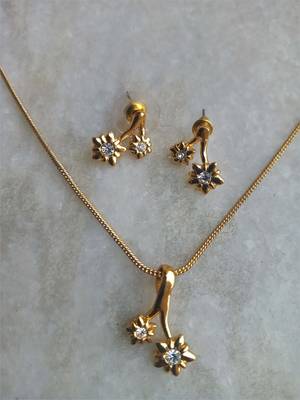 RozMili 18k Gold plated metal pendant set with earrings 6