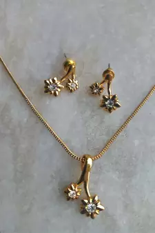 RozMili 18k Gold plated metal pendant set with earrings