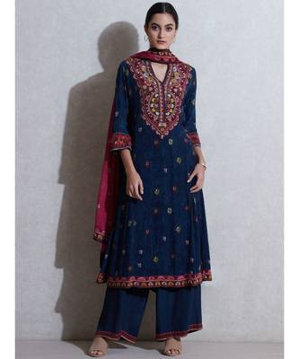 V-Neck with Placket 3/4 Sleeves Kurta With Pant And Dupatta 2