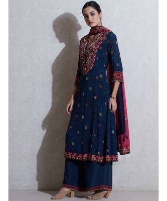 V-Neck with Placket 3/4 Sleeves Kurta With Pant And Dupatta 3
