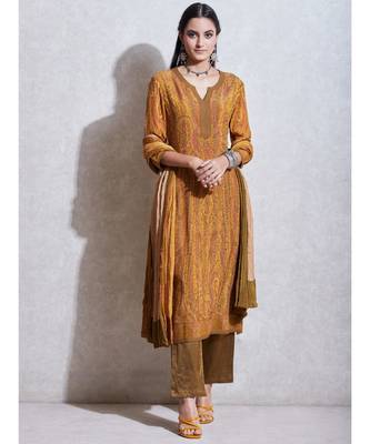 Round Neck 3/4 Sleeves Kurta with Trousers & Dupatta 2