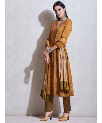 Round Neck 3/4 Sleeves Kurta with Trousers & Dupatta 3