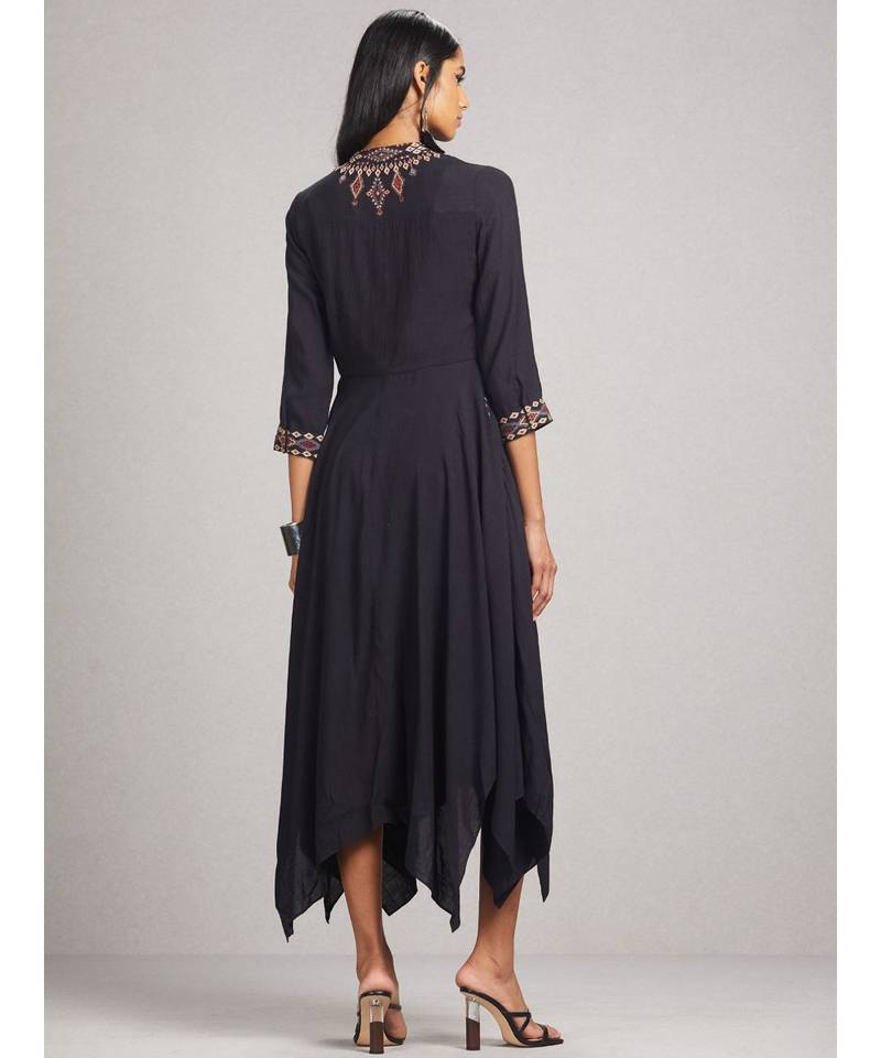 Round Neck 3/4 Sleeve Solid Asymmetrical Kurta With Embroidery