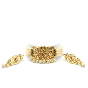 Gold necklaces 1
