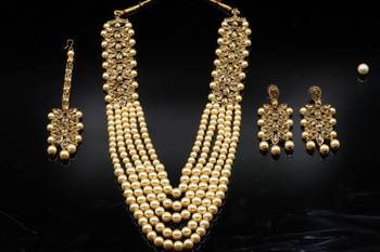 Off White Kundan Necklace Sets 2
