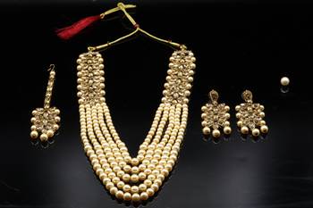 Off White Kundan Necklace Sets 3