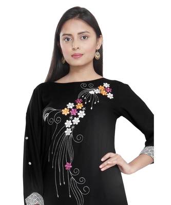 En Vogue Embroidered Viscose Kurta 4