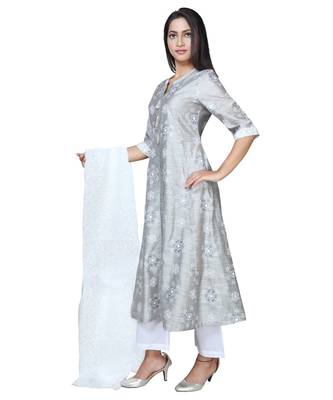 En Vogue Embroidered Flared Kurta Set With Dupatta 1