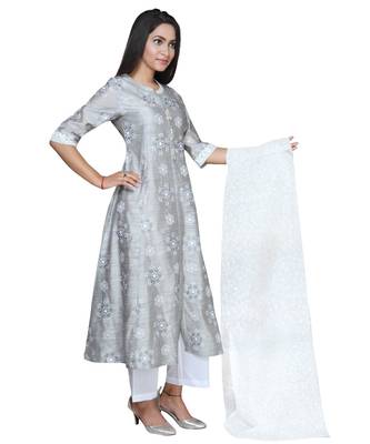 En Vogue Embroidered Flared Kurta Set With Dupatta 2