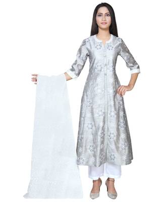 En Vogue Embroidered Flared Kurta Set With Dupatta 4