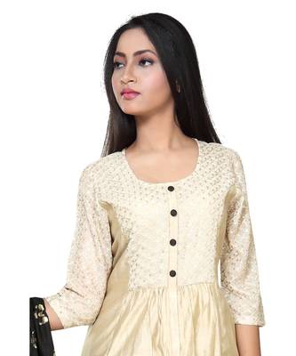 En Vogue Embroidered Flared Kurta Set With Dupatta 4