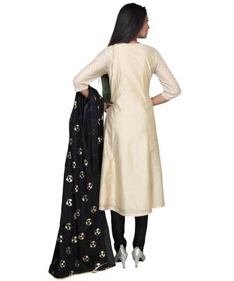 En Vogue Embroidered Flared Kurta Set With Dupatta 5