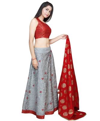 En Vogue Embroidered Lehenga Choli Set With Dupatta 2