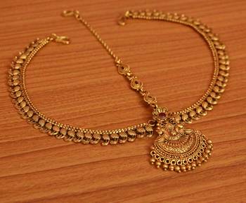 Gold maang-tikka 1