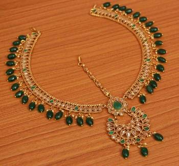 Green maang-tikka 1