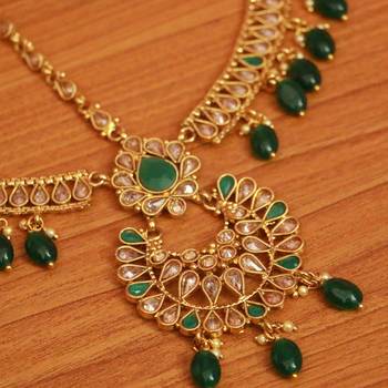 Green maang-tikka 2