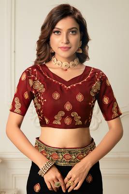 Black embroidered silk blend saree with blouse 5