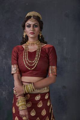 Maroon woven banarasi silk saree with blouse 5