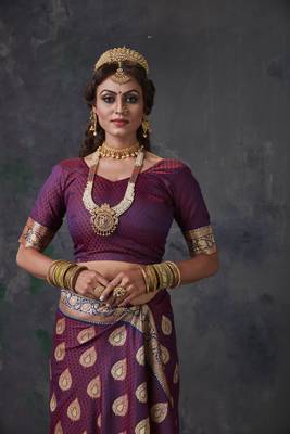 Wine woven banarasi silk saree with blouse 5