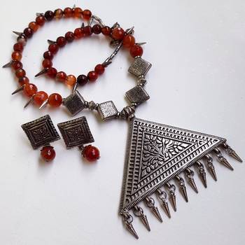 Maroon agate necklaces 1