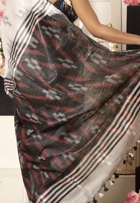 Ivory Ikkat Saree With Black And Red Pallu 4