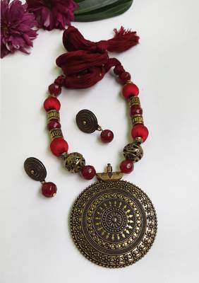 Maroon agate necklaces 1