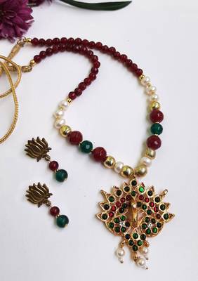 Maroon agate necklaces 1