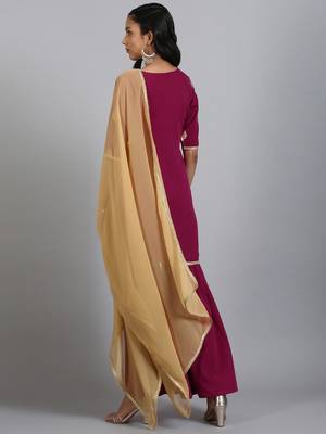 Janasya Magenta golden print crepe salwar 3