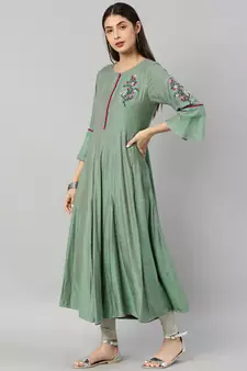 Women'S Shaded Poly Viscose Embroidered Anarkali Kurta (Green)