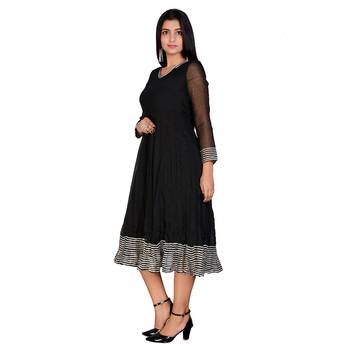 Women Solid Cotton Blend Anarkali Kurta 3