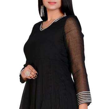 Women Solid Cotton Blend Anarkali Kurta 4