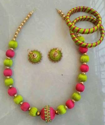 Green collar-necklace 1