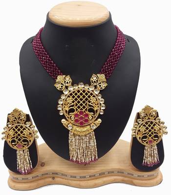 Maroon kundan studded & pearl necklaces 1