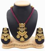 Maroon kundan studded & pearl necklaces