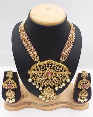 Pink kundan studded & pearl necklaces 1