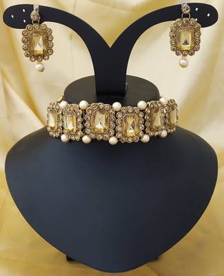 Golden Kundan Pearl Choker Jewelry Set 1