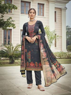Black embroidered crepe salwar 1