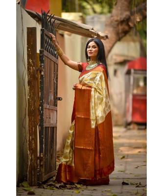 Fab Woven White Banarasi Silk Jacquard Saree With Blouse Piece 2