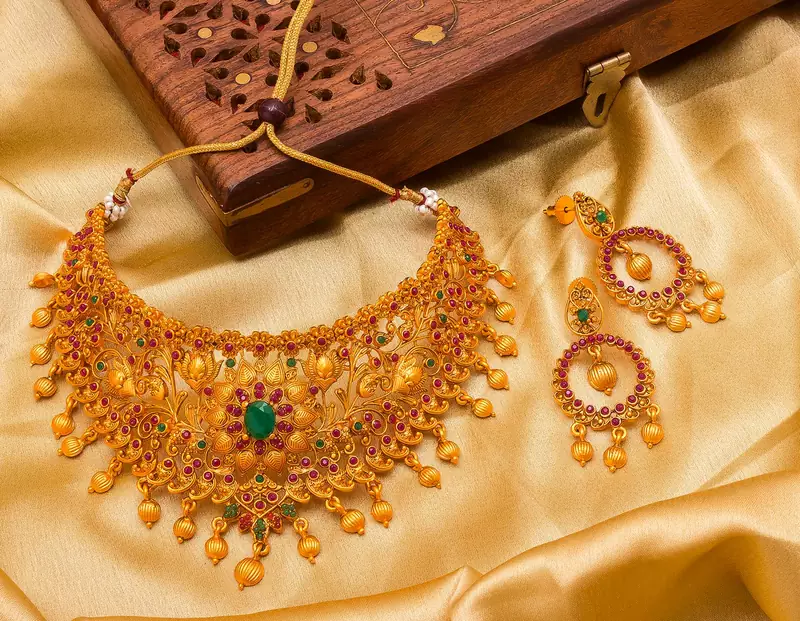 antique gold Alloy necklace sets