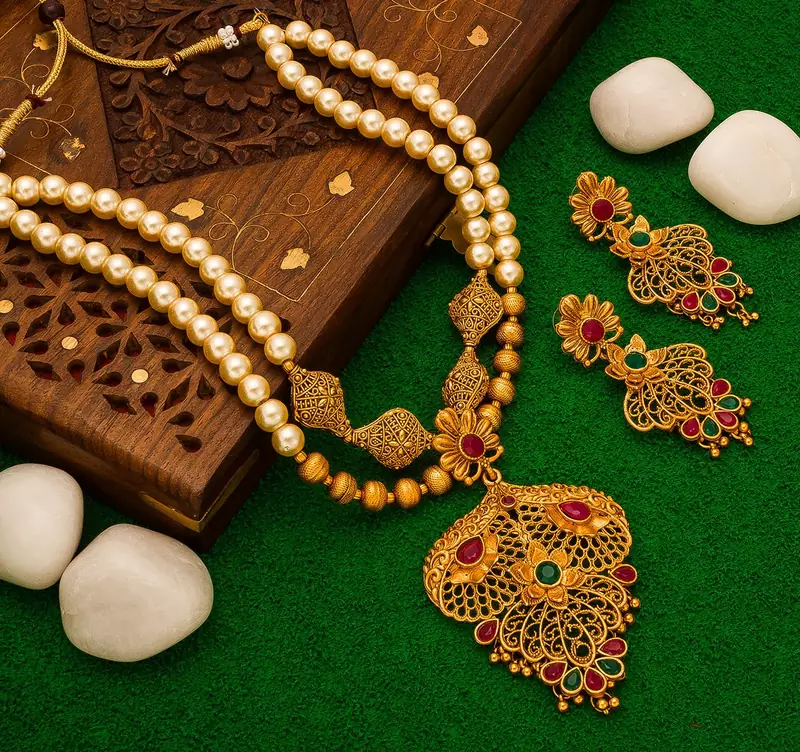 antique gold Alloy necklace sets
