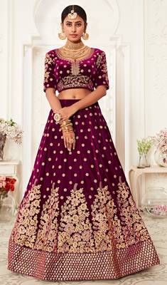 Purple Zari Sequins And Thread Embroidered Velvet Lehenga Choli For Dulhan 4